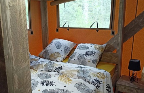 Oize Maison | Cabane Trappeur Lodge avec Jacuzzi et Ferme Pédagogique