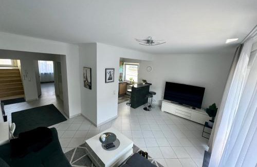 Nieder-Morlen Appartement | Traumhafte Kurstadt Apartment Moderne 2ZKB Balkon-Parkplatz 7-24 Check-in