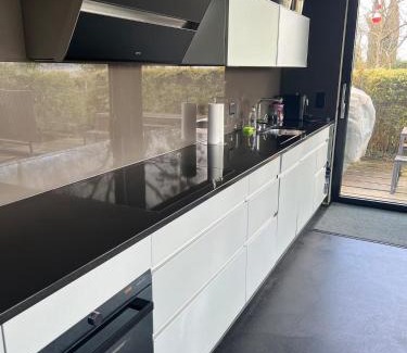 Muntelier Appartement | Traumlage! Wohnung mit direktem Seezugang