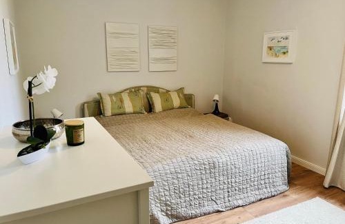 Gehlsdorf Appartement | Traumwohnung mit Stadthafen-Panorama! Zwei Schlafzimmer, Parkplatz