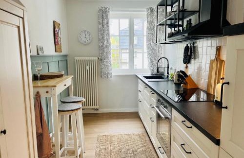 Gehlsdorf Appartement | Traumwohnung mit Stadthafen-Panorama! Zwei Schlafzimmer, Parkplatz