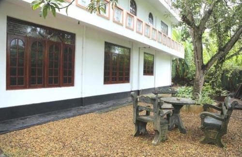 Induruwa Lit Et Petit-Déjeuner | Travana Villa