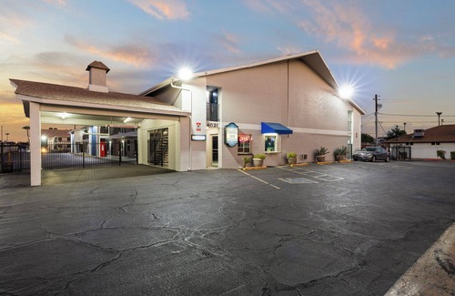 Alhambra Maison | Travel Inn - In Phoenix (Alhambra)