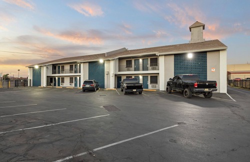 Alhambra Maison | Travel Inn - In Phoenix (Alhambra)