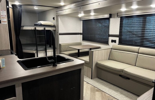 Bridgeport Station Balnéaire | Travel Trailer With a Lake View: Your Cozy Escape Awaits!