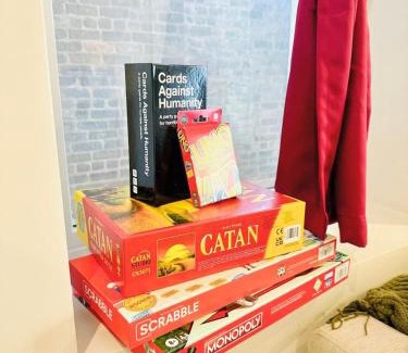 McGinley Square Appartement | Travelers Dream that's Mins to NYC having Game Room and Parking