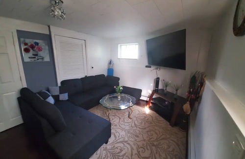 Floral Park Maison | Travelers' Home Away from Home! Near UBS Arena, Belmont Racetrack & JFK Airport