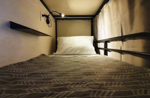 Bel-Air Appartement | Travelers Inn - Cozy Capsule Bunks, Makati