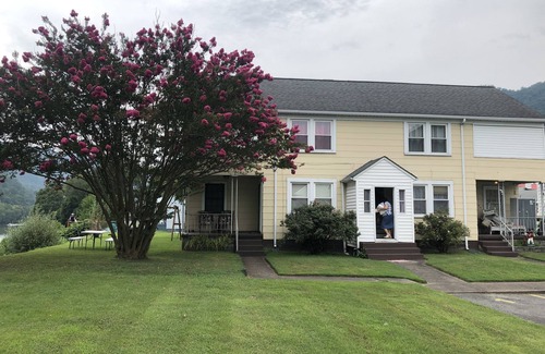 Mount Carbon Appartement | Travelers Rest slps 5 Riverview, near NRG, trails, fishing. NRG, Falls, & more.