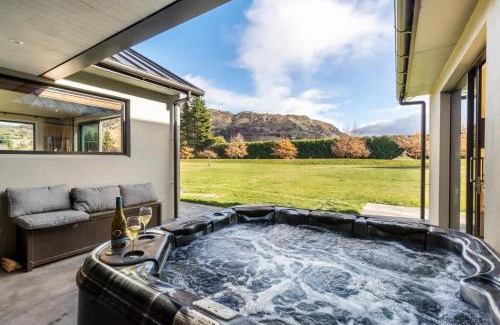 Arrow Junction Maison | Travellers Retreat Live The Dream