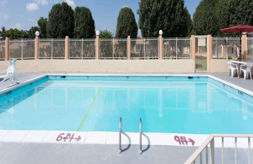 Martinsville Hôtel | Travelodge by Wyndham Ridgeway Martinsville Area