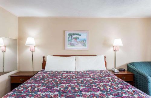 Martinsville Hôtel | Travelodge by Wyndham Ridgeway Martinsville Area