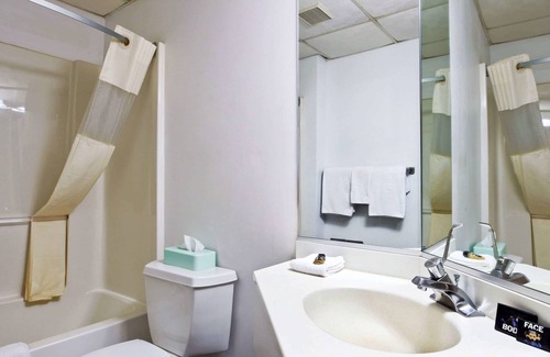Niagara Falls Hôtel | Travelodge by Wyndham Niagara Falls