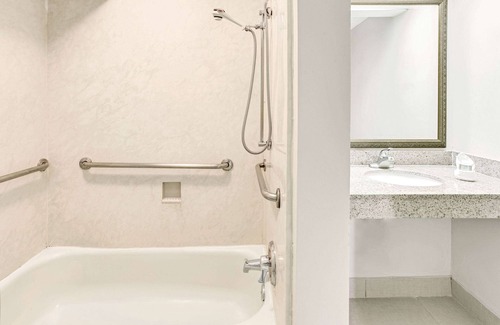 Downtown Hôtel | Travelodge by Wyndham Silver Spring