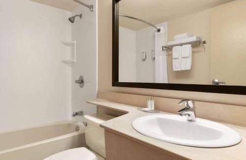 Moncton Hôtel | Travelodge Suites by Wyndham Moncton