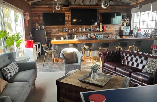 Gundaroo Autre | Trawalla - an entire house & pool bar rental on a working farm near Canberra