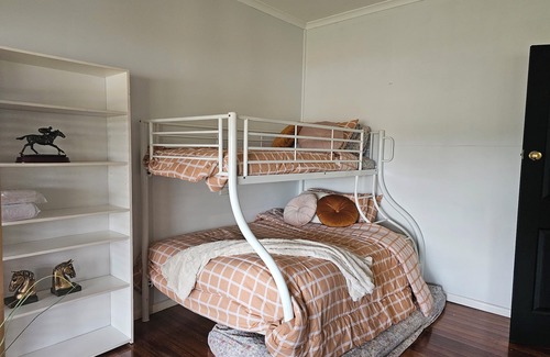 Gundaroo Autre | Trawalla - an entire house & pool bar rental on a working farm near Canberra