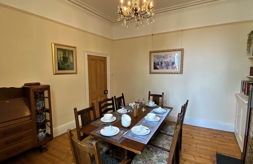 Douglas Maison | Tre@westminster residence - Spacious Period Townhouse in Douglas With EV Charger