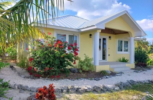 Treasure Cay Maison | Treasure Cay Marina View with Boat Slip