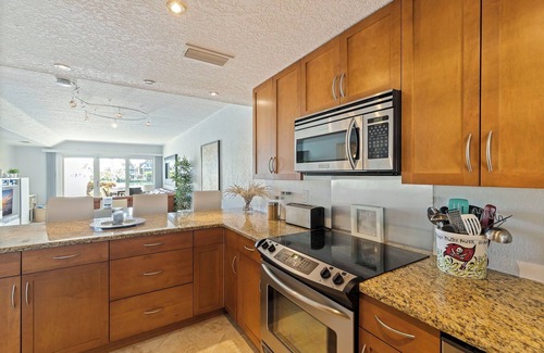Capri Isle Copropriété | Treasure Island Waterfront Condo on Peaceful Isle of Capri