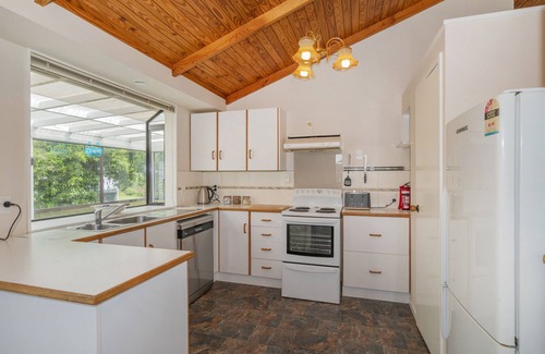 Tairua Maison | Treasure on Chestnut - Tairua Holiday Home
