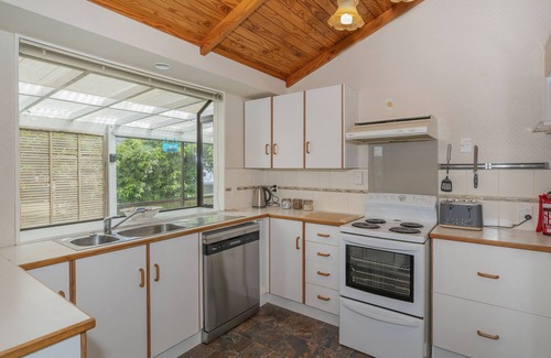 Tairua Maison | Treasure on Chestnut - Tairua Holiday Home