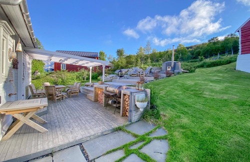 Bjarkoy Municipality Maison | Treat yourself to some time out in this beautiful holiday home with a fantastic natural backdrop.