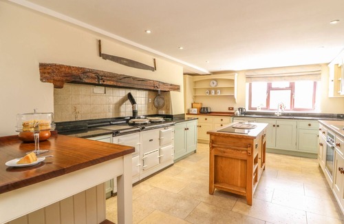 Bleddfa Cottage | TREBOETH, animaux de compagnie, avec bain à remous en Knighton, Ref 996559