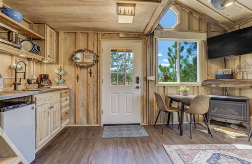Larkspur Maison | Tree Eagles Nest