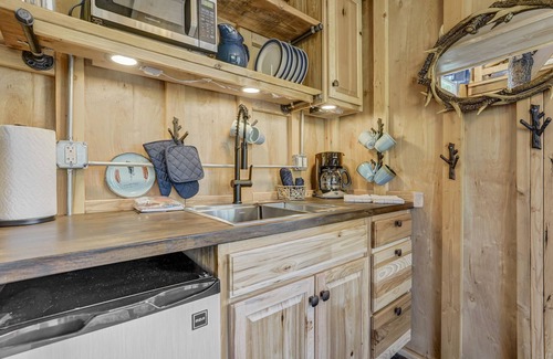 Larkspur Maison | Tree Eagles Nest