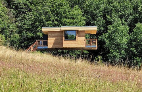 Uslar Appartement | Tree house Aurora, living/bedroom, bathroom - Baumhaushotel Solling