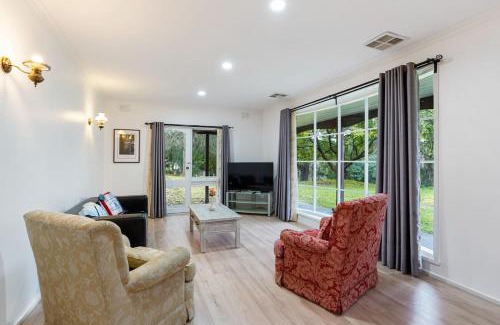 Donvale Maison | Tree-Lined Donvale Nature Family Getaway