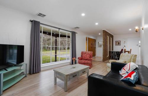 Donvale Maison | Tree-Lined Donvale Nature Family Getaway