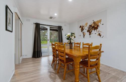 Donvale Maison | Tree-Lined Donvale Nature Family Getaway