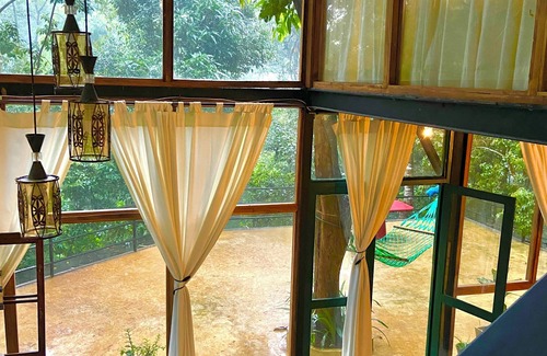 Moragolla Villa | Tree room with Mountain View