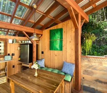 Shawnigan Lake Autre | Tree Top Sanctuary Cowichan Valley