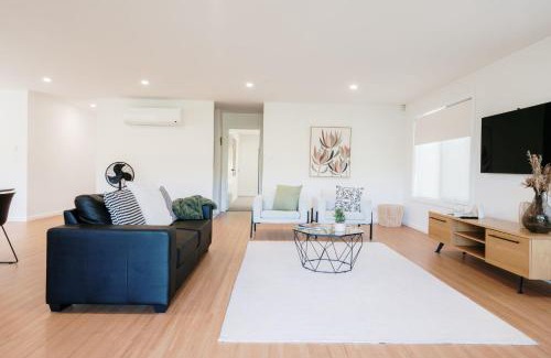 South Launceston Maison | Tree Top Treasure Itas