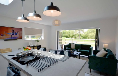 Lulsgate Bottom Cottage | Tree Tops - a family retreat that sleeps 6 guests in 3 bedrooms