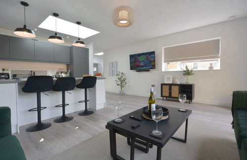 Lulsgate Bottom Cottage | Tree Tops - a family retreat that sleeps 6 guests in 3 bedrooms