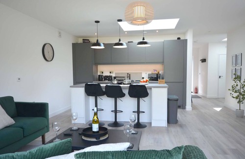 Lulsgate Bottom Cottage | Tree Tops - a family retreat that sleeps 6 guests in 3 bedrooms