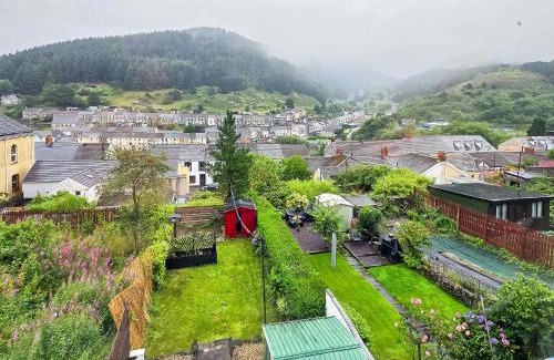 Port Talbot Maison | Tree Tops by STAE-Homes