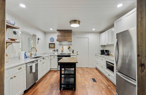 Highlands Hills Maison | NOUVEAU! Adorable Tree Tops Cottage / Family and Dog Friendly / 2 miles to Main St
