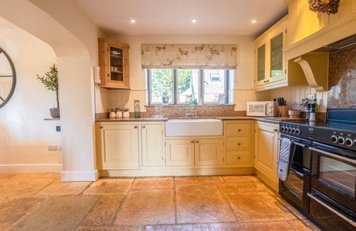 Temple Guiting Maison | Tree Tops House and Garden Cottage