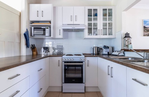 Cudmirrah Maison | Tree Tops - Just metres from beautiful Swan Lake