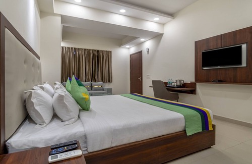 Sector 70 Hôtel | Treebo La Mirage Suite