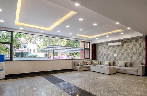 Sector 70 Hôtel | Treebo La Mirage Suite