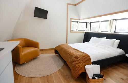 Sodus Cabine | Treehouse 3 Honeymoon Treehouse & Spa with Private Hot Tub