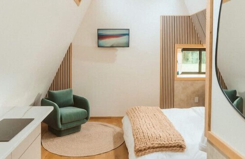 Sodus Cabine | Treehouse 4 · Wander INN Treehouse & spa with private hot tub