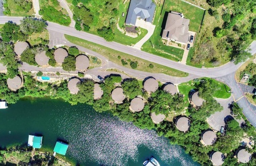 Lakeway Maison | Bungalow relaxant avec vue sur la cime des arbres, piscine et bain à remous, près du port de plaisance (# 17)