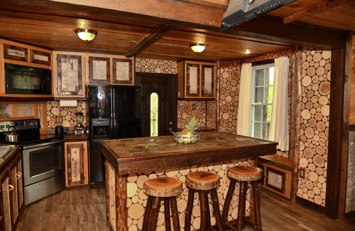 Stoneham Maison | Treehouse in Maine woods- The Grand Oak